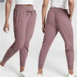 Athleta attitude athletic ruched pants women’s size 4 pink mauve